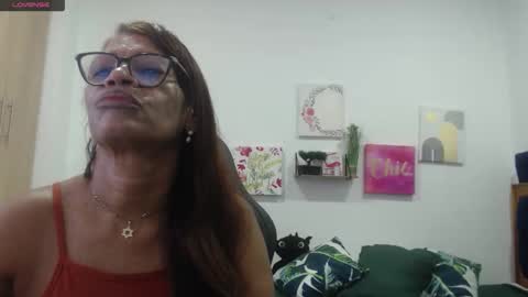 Snapshot of smilet_milf chatting on November 8, 2025, 12:38 pm Smileth online show from November 8, 2025, 12:38 pm