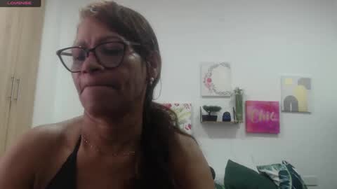 Snapshot of smilet_milf chatting on November 15, 2025, 12:23 pm Smileth online show from November 15, 2025, 12:23 pm