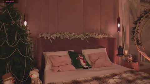 Mia online show from December 17, 2025, 5:13 am