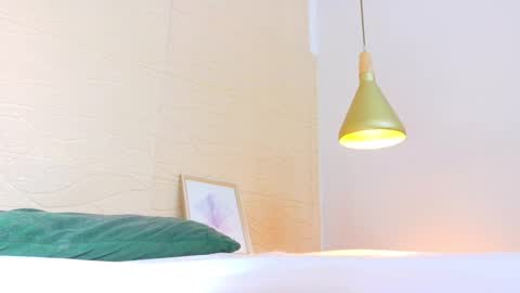 Snapshot of sneakyy_fantasy chatting on February 19, 2025, 10:23 am Hellen  online show from February 19, 2025, 10:23 am