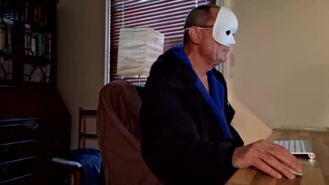 Snapshot of snooty05 chatting on January 27, 2025, 9:44 am Snooty online show from January 27, 2025, 9:44 am