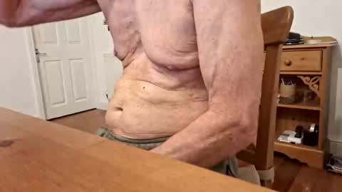 Snapshot of snooty05 chatting on October 17, 2025, 8:55 pm Snooty online show from October 17, 2025, 8:55 pm