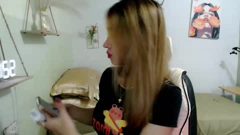 snow_2000 online show from October 24, 2025, 9:28 am