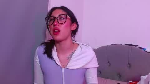 Snapshot of snow_baall chatting on October 12, 2025, 4:33 am IG OF red moonn online show from October 12, 2025, 4:33 am