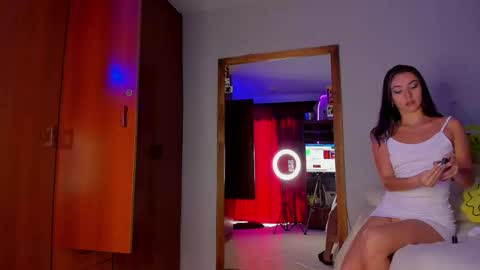 snowbabyxox online show from February 22, 2025, 3:58 pm