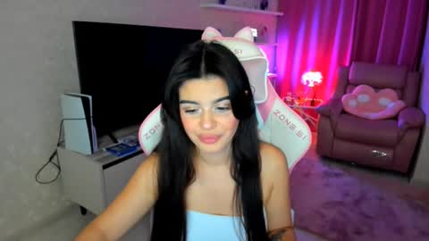 snowingwinter online show from October 5, 2025, 7:23 pm