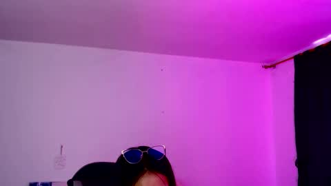 sofia online show from November 17, 2025, 3:18 pm