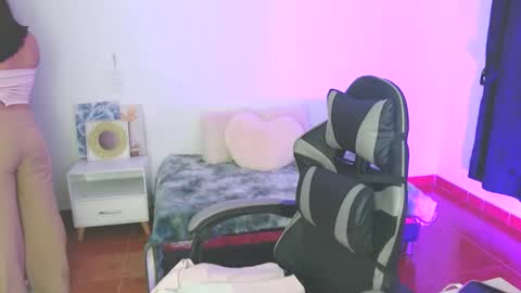 sofia online show from December 3, 2025, 9:02 pm