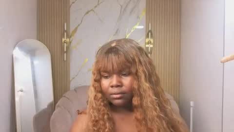 soffia_b online show from November 27, 2025, 8:22 pm