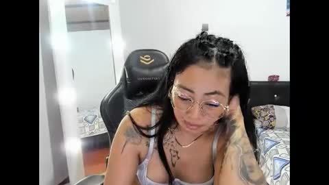 Snapshot of sofhya_jay9 chatting on December 30, 2024, 3:47 am Evainked online show from December 30, 2024, 3:47 am