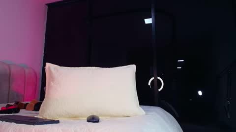 Snapshot of sofi_decker chatting on November 13, 2025, 12:04 pm Sofia online show from November 13, 2025, 12:04 pm