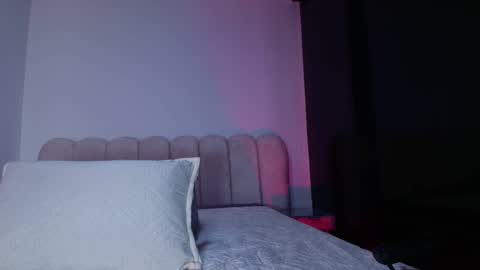 Snapshot of sofi_decker chatting on November 20, 2025, 12:05 pm Sofia online show from November 20, 2025, 12:05 pm