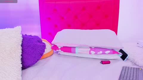 Snapshot of sofia_girl_ chatting on February 9, 2025, 7:27 am SOFIA online show from February 9, 2025, 7:27 am