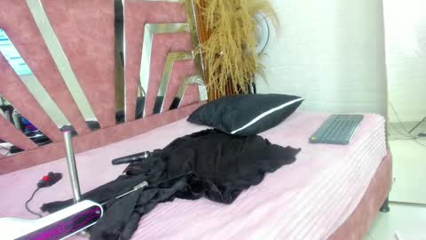 sofia gutierrez   online show from February 17, 2025, 11:44 am