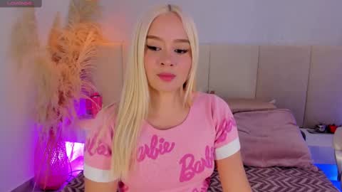 SOFIA PAMELA online show from September 12, 2025, 7:25 pm