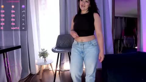 Snapshot of sofia_wilson_ chatting on February 13, 2025, 12:21 pm Sofia Wilson online show from February 13, 2025, 12:21 pm