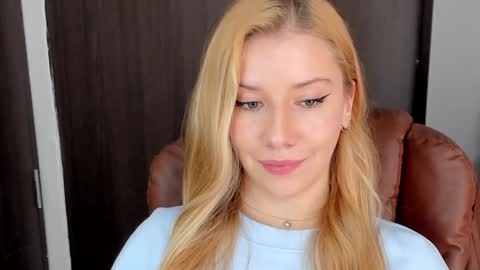 Snapshot of sofia_woodss chatting on December 4, 2024, 4:16 pm Sofia online show from December 4, 2024, 4:16 pm