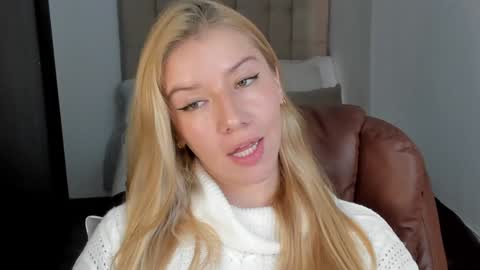 Snapshot of sofia_woodss chatting on December 7, 2024, 3:30 pm Sofia online show from December 7, 2024, 3:30 pm