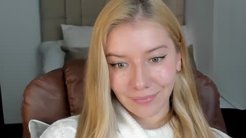 Snapshot of sofia_woodss chatting on December 7, 2024, 6:37 pm Sofia online show from December 7, 2024, 6:37 pm