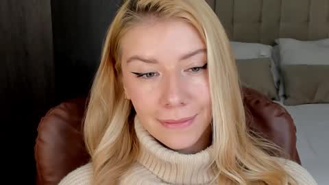 Snapshot of sofia_woodss chatting on December 12, 2024, 3:37 pm Sofia online show from December 12, 2024, 3:37 pm