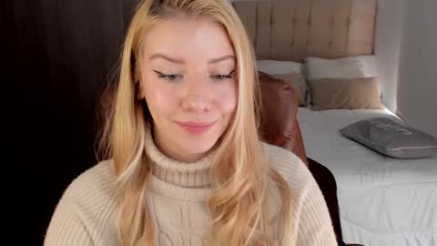 Snapshot of sofia_woodss chatting on December 12, 2024, 6:42 pm Sofia online show from December 12, 2024, 6:42 pm