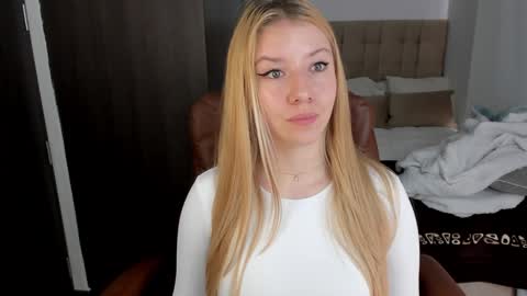 Snapshot of sofia_woodss chatting on December 27, 2024, 3:48 pm Sofia online show from December 27, 2024, 3:48 pm
