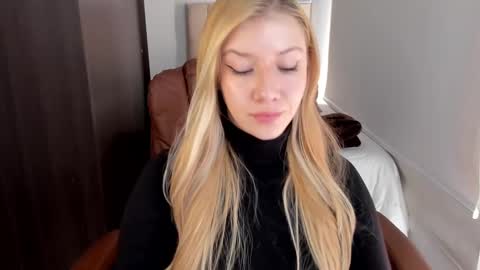 Snapshot of sofia_woodss chatting on December 29, 2024, 6:49 pm Sofia online show from December 29, 2024, 6:49 pm