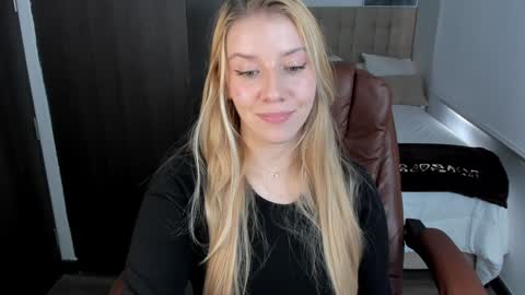Snapshot of sofia_woodss chatting on January 4, 2025, 3:28 pm Sofia online show from January 4, 2025, 3:28 pm
