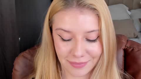 Snapshot of sofia_woodss chatting on January 5, 2025, 4:06 pm Sofia online show from January 5, 2025, 4:06 pm