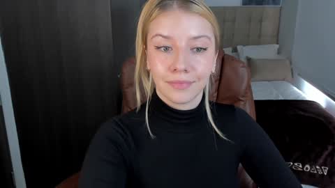Snapshot of sofia_woodss chatting on January 10, 2025, 6:06 pm Sofia online show from January 10, 2025, 6:06 pm