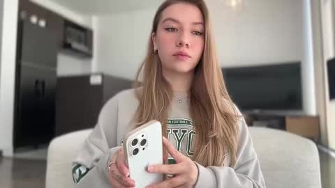 Snapshot of sofia_woodss chatting on January 18, 2025, 2:23 pm Sofia online show from January 18, 2025, 2:23 pm