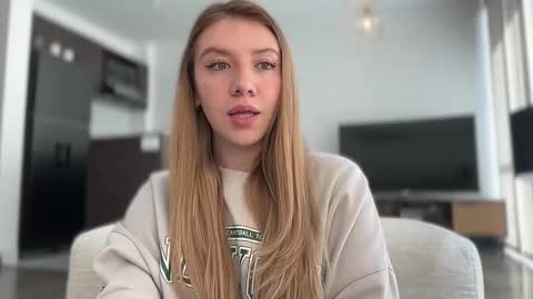Snapshot of sofia_woodss chatting on January 18, 2025, 5:26 pm Sofia online show from January 18, 2025, 5:26 pm
