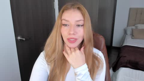 Snapshot of sofia_woodss chatting on January 25, 2025, 3:20 pm Sofia online show from January 25, 2025, 3:20 pm