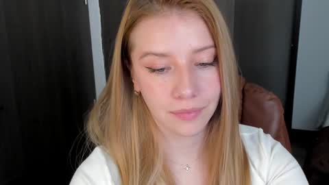 Snapshot of sofia_woodss chatting on January 28, 2025, 6:07 pm Sofia online show from January 28, 2025, 6:07 pm