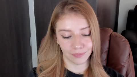Snapshot of sofia_woodss chatting on February 2, 2025, 3:07 pm Sofia online show from February 2, 2025, 3:07 pm