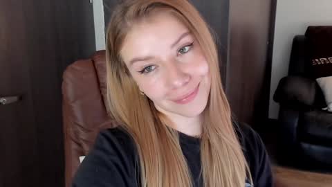 Snapshot of sofia_woodss chatting on February 2, 2025, 6:10 pm Sofia online show from February 2, 2025, 6:10 pm