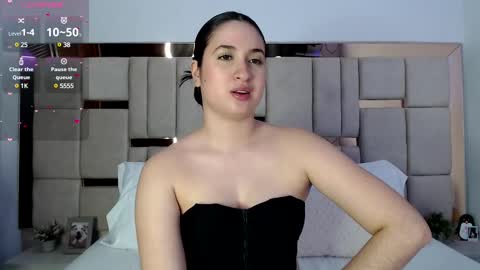 sofiaduque_26 online show from February 23, 2025, 11:47 pm