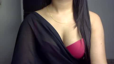 Snapshot of sofie_diva chatting on February 7, 2025, 5:18 pm divya online show from February 7, 2025, 5:18 pm
