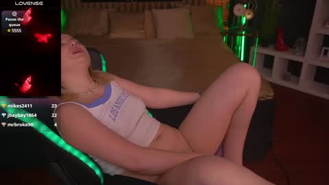 Sofie online show from February 5, 2025, 4:16 am