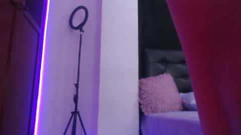 Snapshot of sofiievans_ chatting on December 1, 2024, 9:37 pm online show from December 1, 2024, 9:37 pm