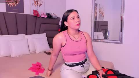 Snapshot of sofiperez_ chatting on September 15, 2025, 11:21 am online show from September 15, 2025, 11:21 am