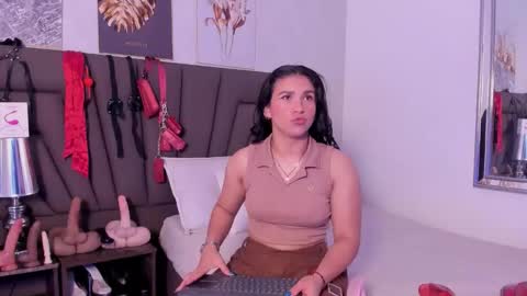 Snapshot of sofiperez_ chatting on October 16, 2025, 11:11 am online show from October 16, 2025, 11:11 am