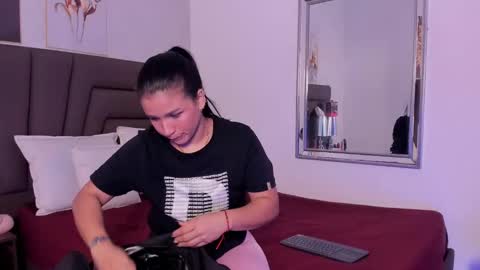 Snapshot of sofiperez_ chatting on October 17, 2025, 11:24 am online show from October 17, 2025, 11:24 am