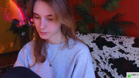 Snapshot of soft_animal chatting on November 19, 2025, 11:21 am E online show from November 19, 2025, 11:21 am