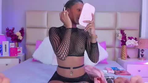 Snapshot of sofynovoa chatting on November 28, 2025, 3:53 am online show from November 28, 2025, 3:53 am