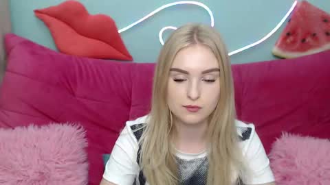 sofysoft online show from November 19, 2025, 6:24 am