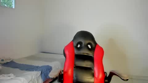 Moonie  online show from September 19, 2025, 10:10 pm