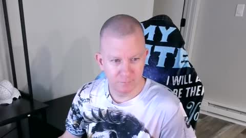 Snapshot of solarlunar1 chatting on September 23, 2025, 9:51 pm just ask online show from September 23, 2025, 9:51 pm