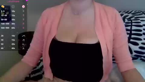 Snapshot of solesticia chatting on October 15, 2025, 9:15 pm solesticia online show from October 15, 2025, 9:15 pm