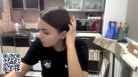 Snapshot of somerfrieler chatting on November 5, 2025, 5:02 pm Hello My name is Jane im new model here and little but shy but curious. online show from November 5, 2025, 5:02 pm